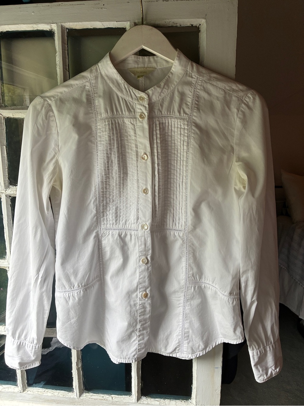 Women's Journal White Pintuck Button-Down Shirt Mother of Pearl Buttons Sz 6 (2)